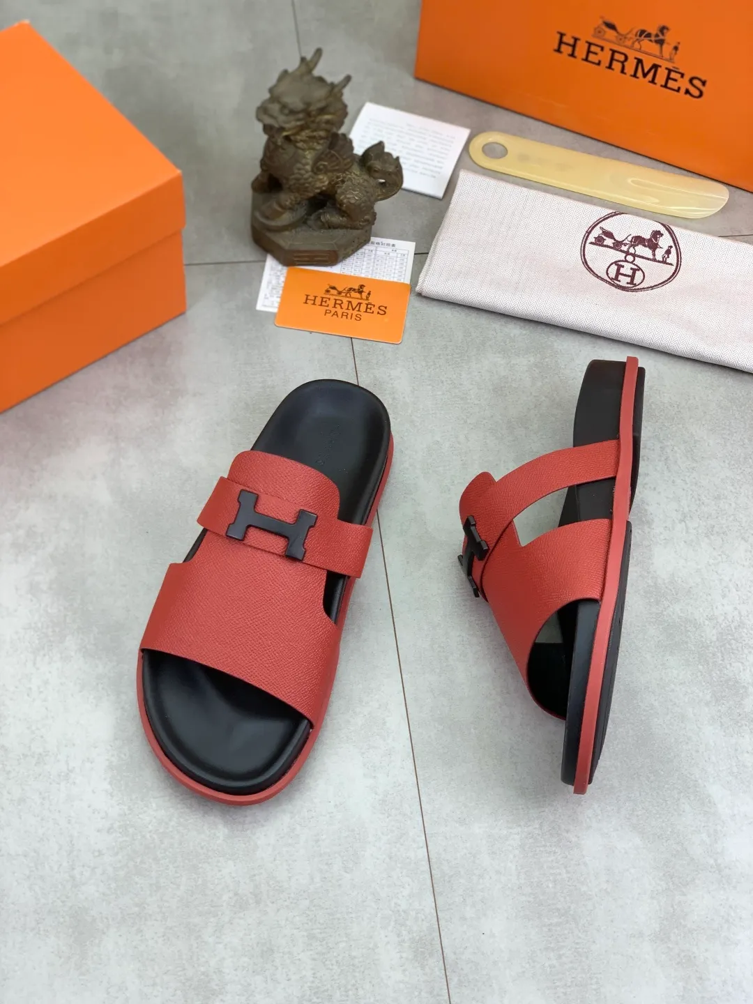 Men's shoes 💰P440 New [HERMES] high-end quality new Hermès slippers, made of imported cross-grain calfskin, wear-resistant and non-slip rubber outsole. Fashionable and elegant code number: 39-44 (38 45 46 customized)